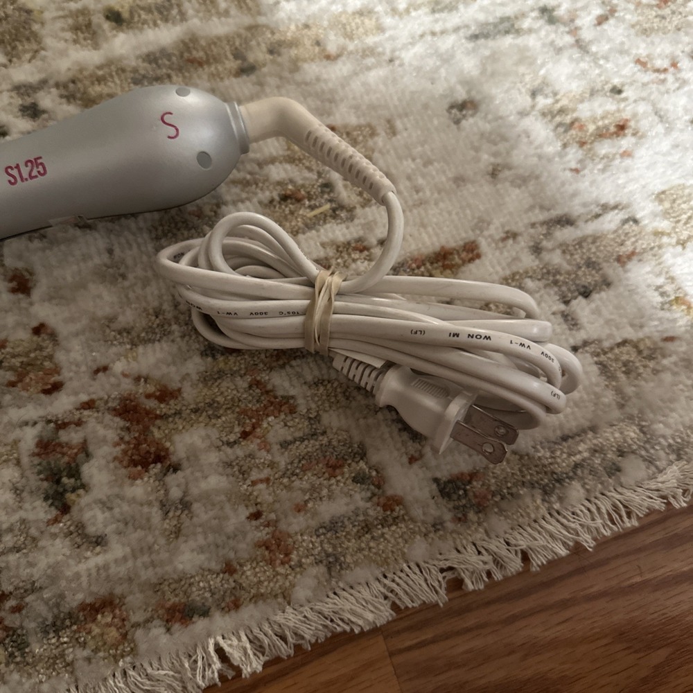 Beachwaver S1.25 Rotating Curling Iron Black & Gray - Picture 2 of 6